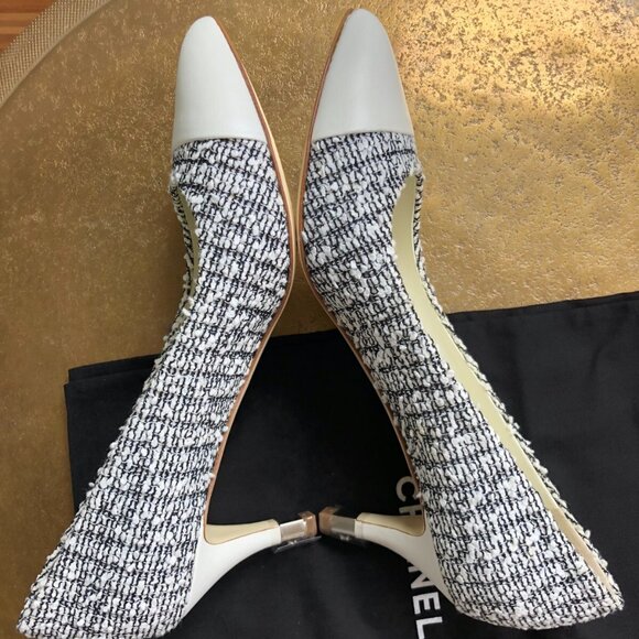 Chanel black white tweed leather heels metal logo pump - Picture 12 of 13